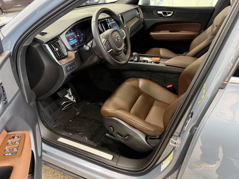 Used 2022 Volvo XC60 T8 Inscription Expression image 13