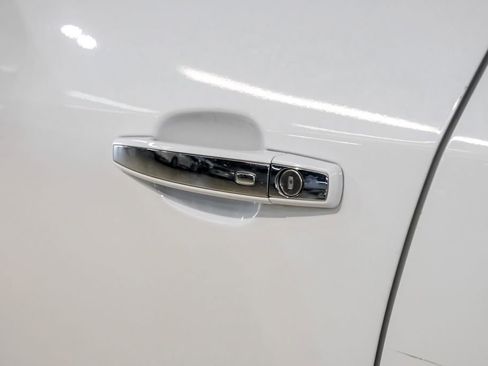 Used 2020 Chevrolet Trax LT w/ LT Convenience Package image 38