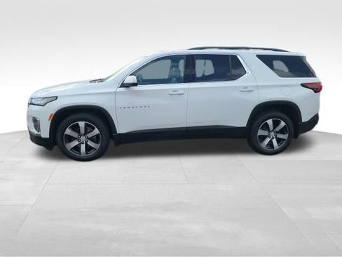 Used 2022 Chevrolet Traverse LT w/ LT Premium Package AWD/4WD image 2