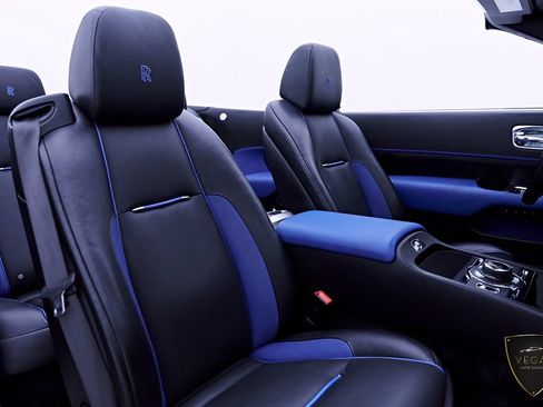 Used 2019 Rolls-Royce Dawn RWD image 55