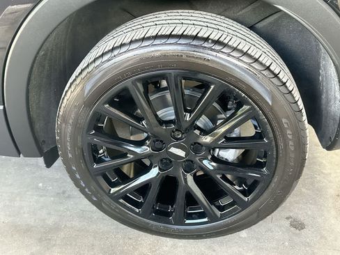 Used 2023 Cadillac XT4 Sport w/ Driver Assist Package FWD image 11