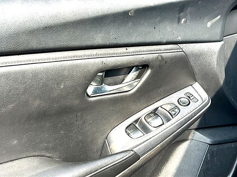 Used 2024 Nissan Sentra SV w/ All-Weather Package FWD image 9