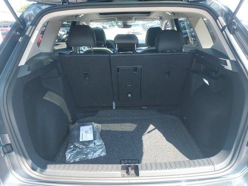 Certified 2025 Volkswagen Taos SE w/ Panoramic Sunroof Package FWD image 28