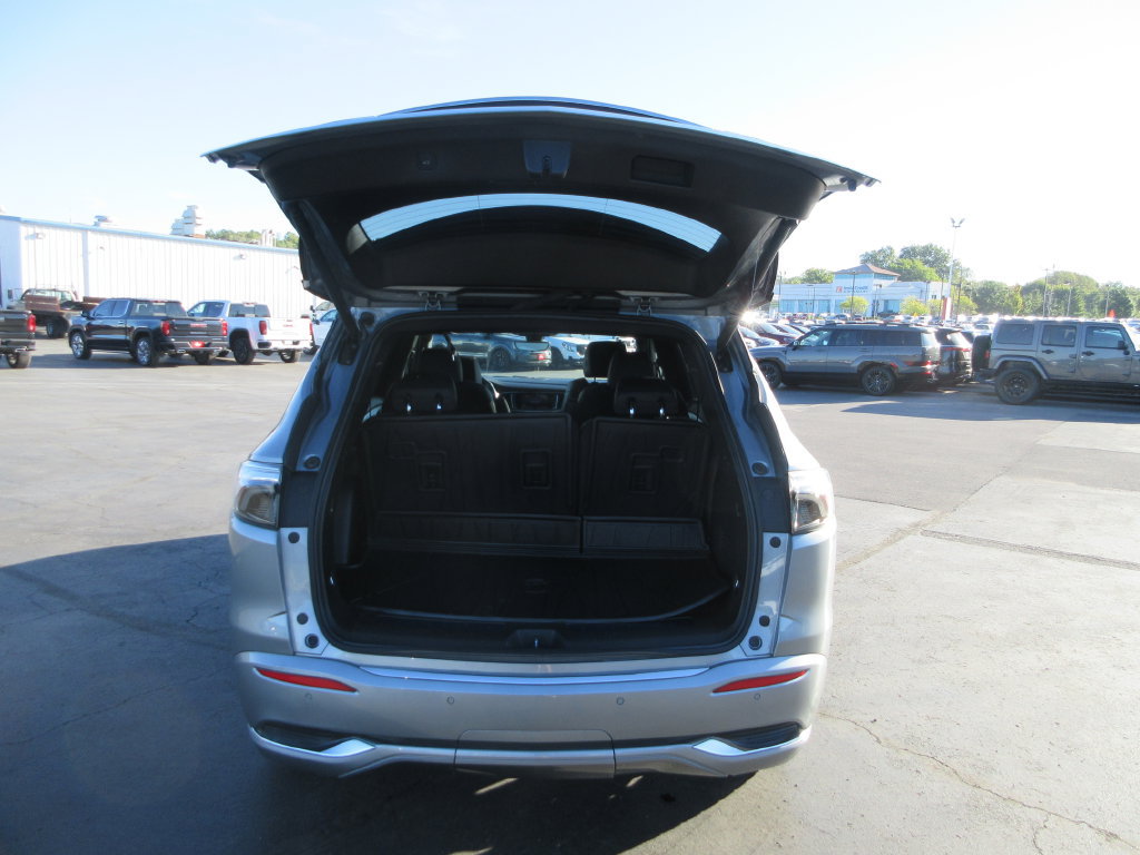 Certified 2024 Buick Enclave Avenir w/ Avenir Technology Package AWD/4WD image 8