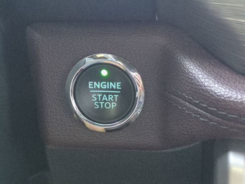 Used 2022 Ford Expedition Limited image 28