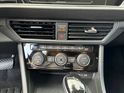 Used 2024 Volkswagen Jetta SE FWD image 21