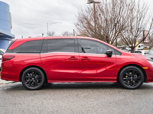 Used 2023 Honda Odyssey Sport image 3