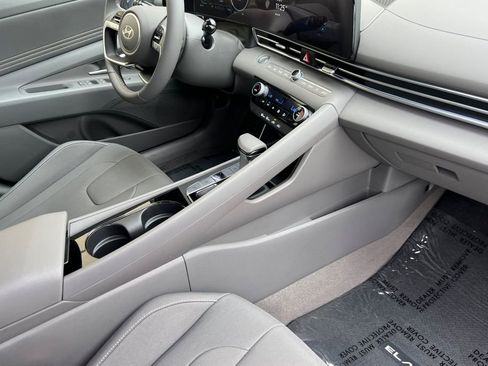 New 2025 Hyundai Elantra SEL image 13