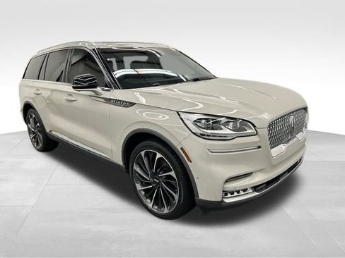 Used 2020 Lincoln Aviator Reserve w/ Equipment Group 202A image 2