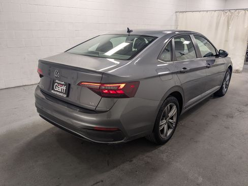 Used 2024 Volkswagen Jetta SE FWD image 7