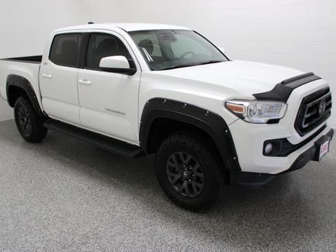 Used 2023 Toyota Tacoma SR5 RWD image 4