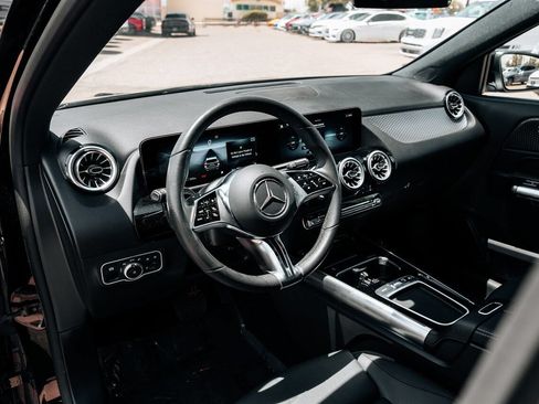 Used 2025 Mercedes-Benz GLA 250 4MATIC image 17