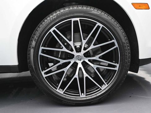 New 2026 Porsche Macan AWD/4WD image 24