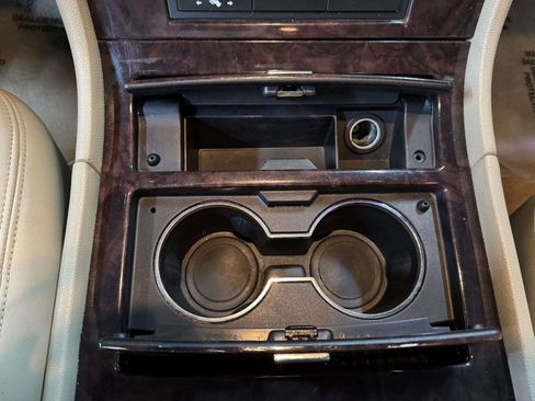 Used 2012 Cadillac Escalade Luxury AWD/4WD image 35