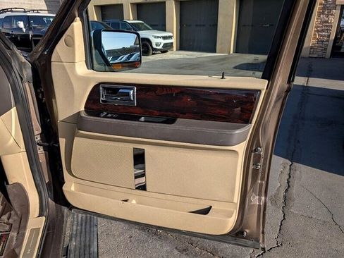 Used 2017 Lincoln Navigator L Reserve image 30