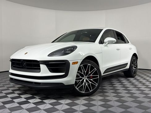 Certified 2023 Porsche Macan S AWD/4WD image 1