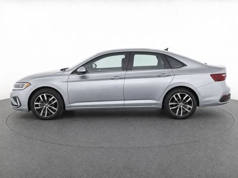 Used 2025 Volkswagen Jetta SE FWD image 5