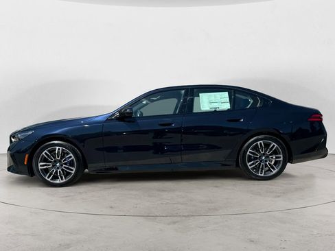 Used 2025 BMW 530i xDrive w/ M Sport Package AWD/4WD image 4