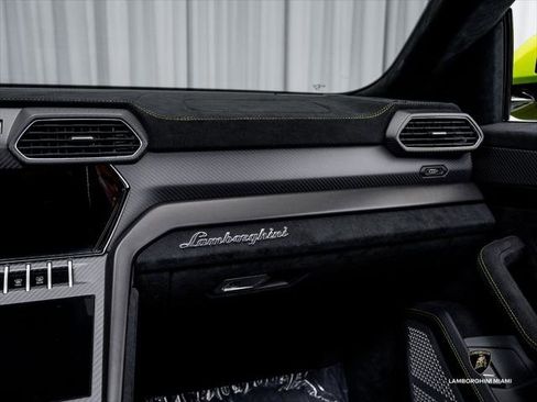 Used 2023 Lamborghini Urus Performante AWD/4WD image 45