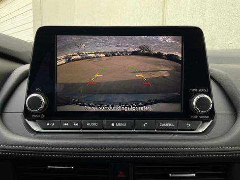 Used 2025 Nissan Rogue SV image 31