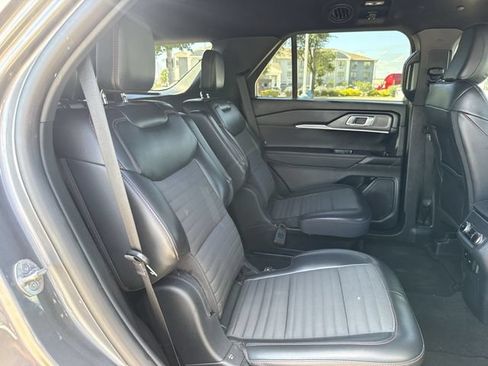 Used 2025 Ford Explorer ST-Line AWD/4WD image 30