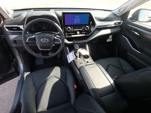 New 2026 Toyota Highlander Platinum AWD/4WD image 19