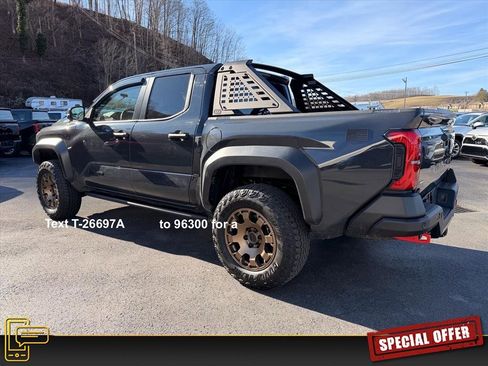 Used 2024 Toyota Tacoma Trailhunter image 7