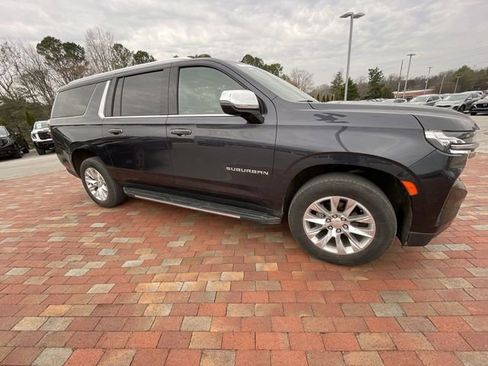 Used 2023 Chevrolet Suburban Premier AWD/4WD image 25