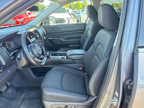 Used 2025 Nissan Pathfinder SV AWD/4WD image 11