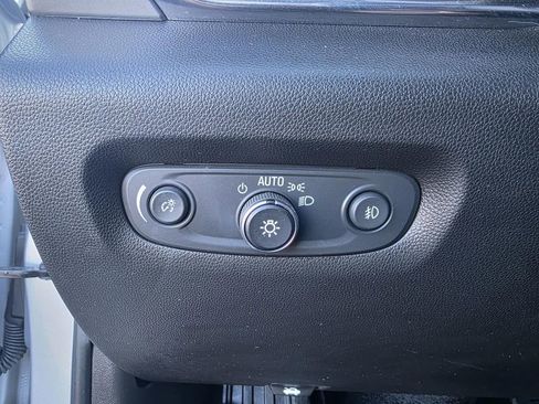 Used 2021 Chevrolet Traverse LT image 13