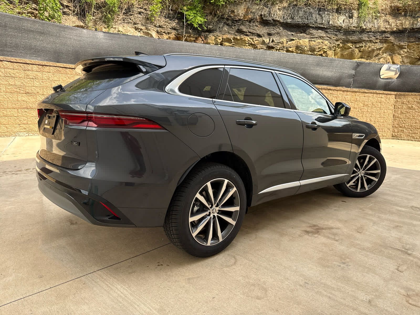 Used 2026 Jaguar F-PACE R-Dynamic S AWD/4WD image 3