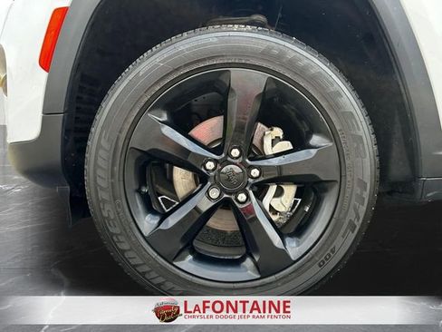 Used 2024 Jeep Grand Cherokee Altitude AWD/4WD image 30