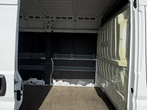 Used 2018 RAM ProMaster 2500 w/ Interior Convenience Group FWD image 12