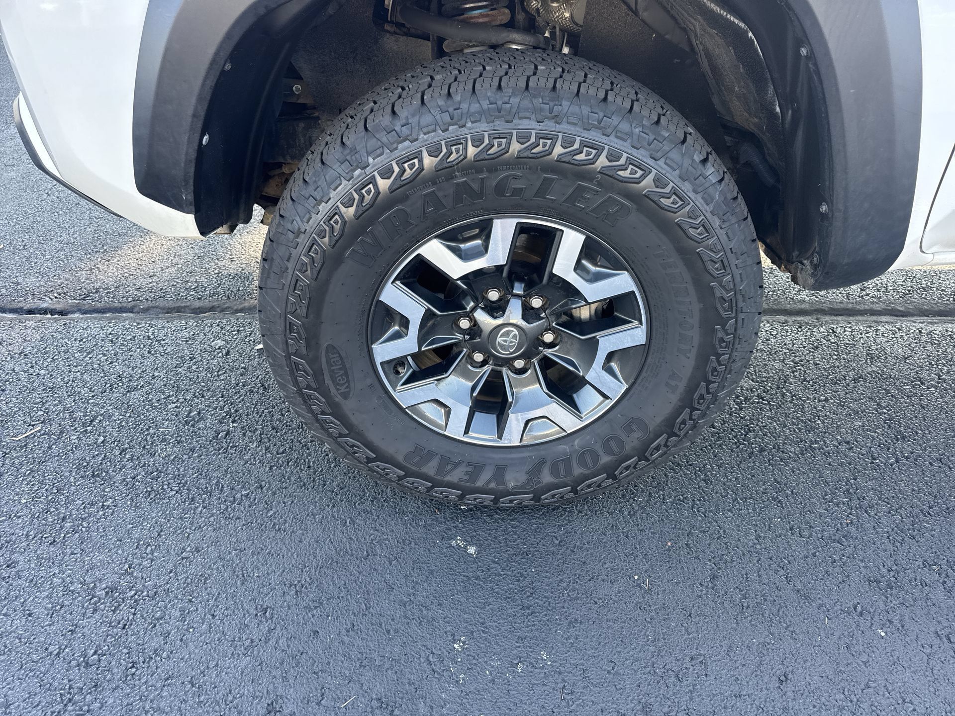 Used 2021 Toyota Tacoma TRD Off-Road w/ Technology Package AWD/4WD image 10