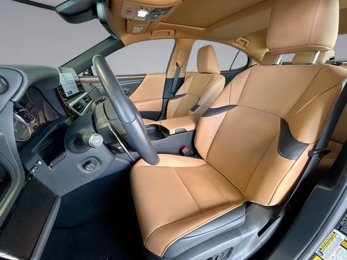 Used 2025 Lexus ES 350 w/ Premium Package FWD image 4