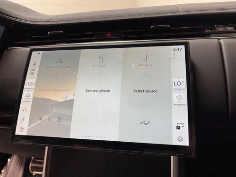 New 2025 Land Rover Range Rover SE image 14