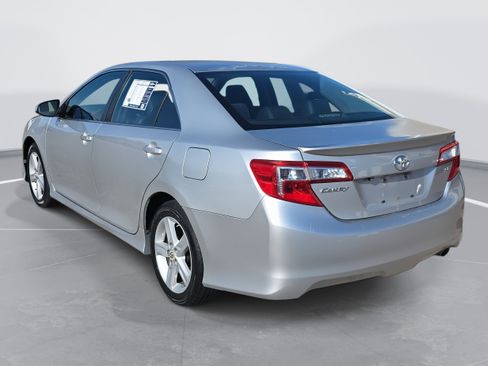 Used 2012 Toyota Camry L image 7