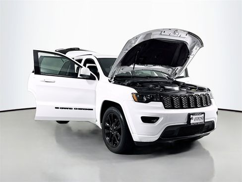 Used 2022 Jeep Grand Cherokee Laredo X image 22