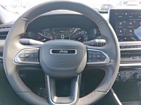 Used 2025 Jeep Compass Trailhawk image 15