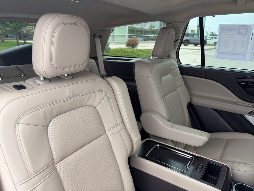 Used 2023 Lincoln Aviator Reserve w/ Equipment Group 201A AWD/4WD image 36