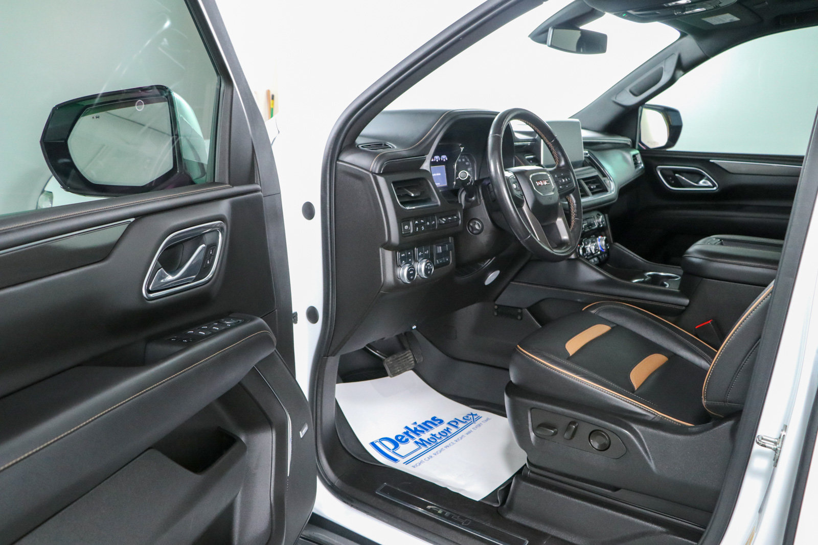 Used 2021 GMC Yukon AT4 w/ AT4 Premium Plus Package AWD/4WD image 3
