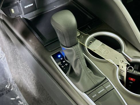 Used 2024 Toyota Camry LE w/ Convenience Package FWD image 21