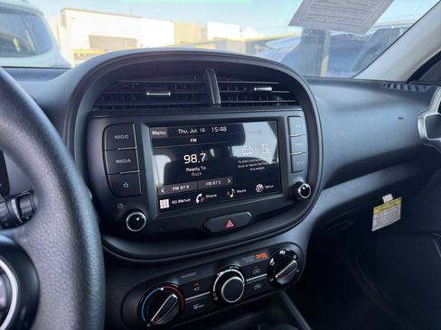 Used 2025 Kia Soul LX FWD image 14