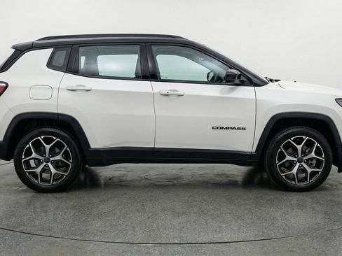 Used 2025 Jeep Compass Limited image 11
