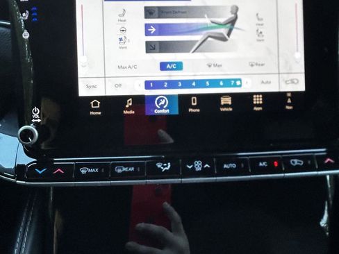 New 2024 Jeep Wagoneer 4WD w/ HD Trailer Tow Package image 27