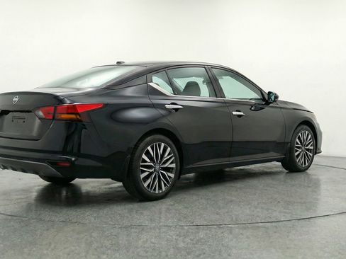 Used 2025 Nissan Altima 2.5 SV FWD image 9