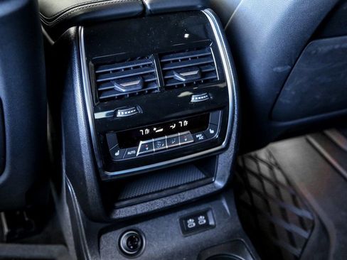 Used 2026 BMW X7 xDrive40i w/ Executive Package image 23