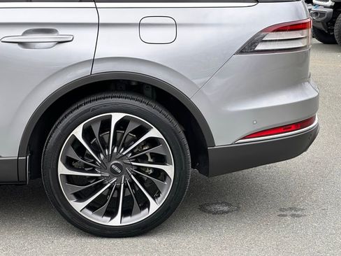 Used 2020 Lincoln Aviator Reserve w/ Equipment Group 202A image 40