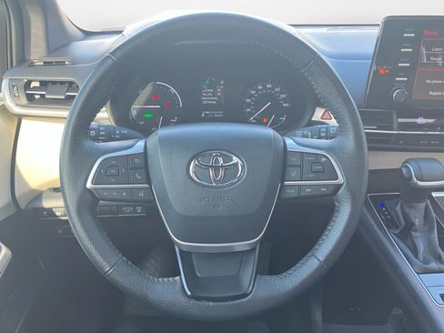 Used 2021 Toyota Sienna XLE image 12