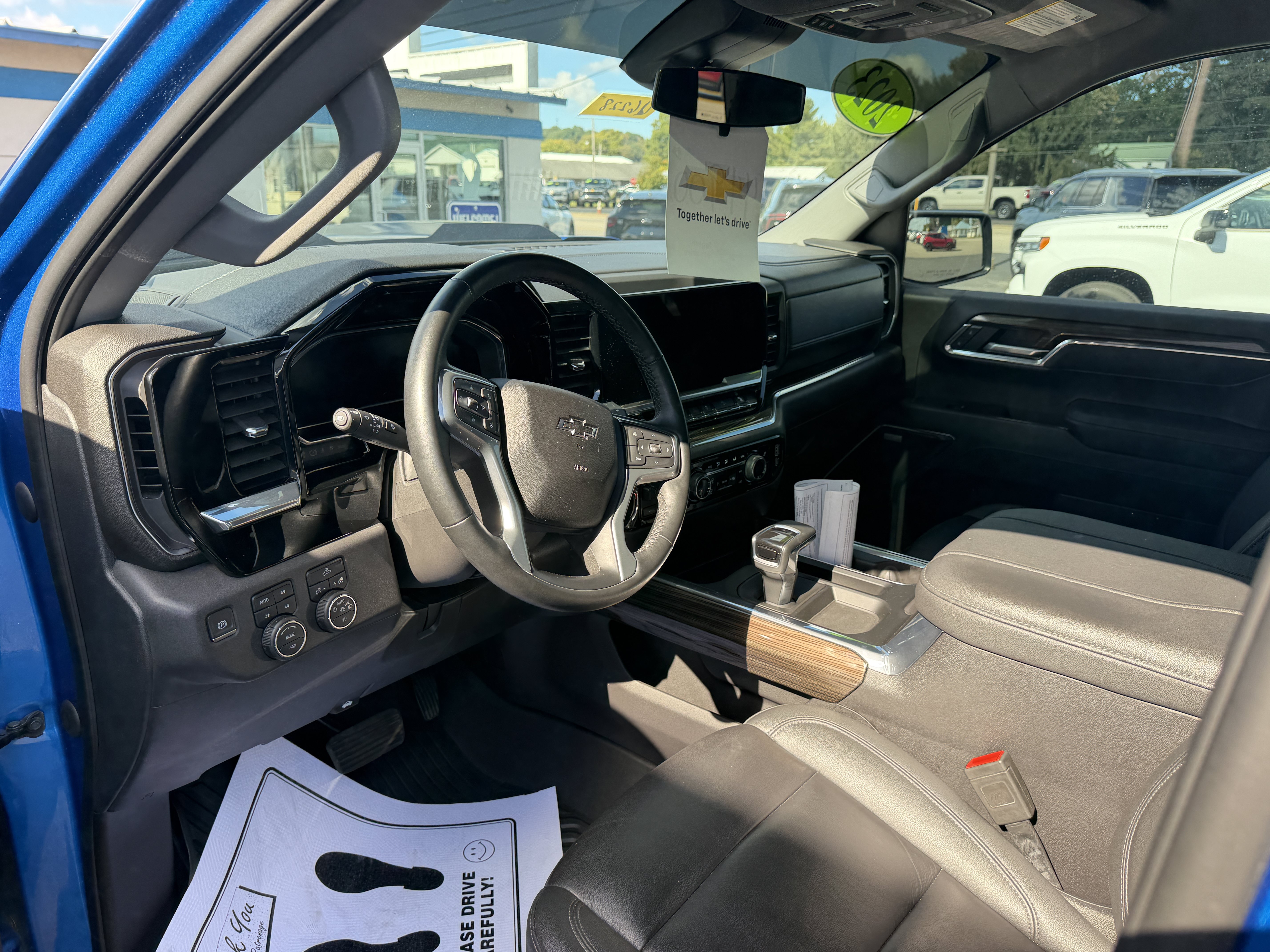 Used 2023 Chevrolet Silverado 1500 LT Trail Boss w/ Convenience Package II AWD/4WD image 17